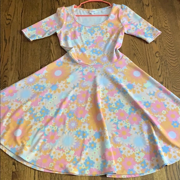 LuLaRoe Dresses & Skirts - Lularoe Nicole Dress
